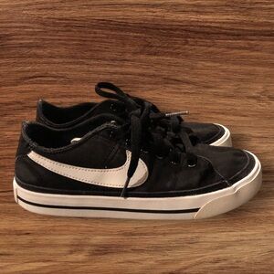 Nike Women’s‎ Court Legacy Canvas Black / White Sneakers CZ0294-001 Size 6